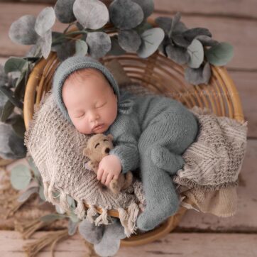 Wrapped Newborn Session | A Simple, Sweet Mini Session for Your New Baby
