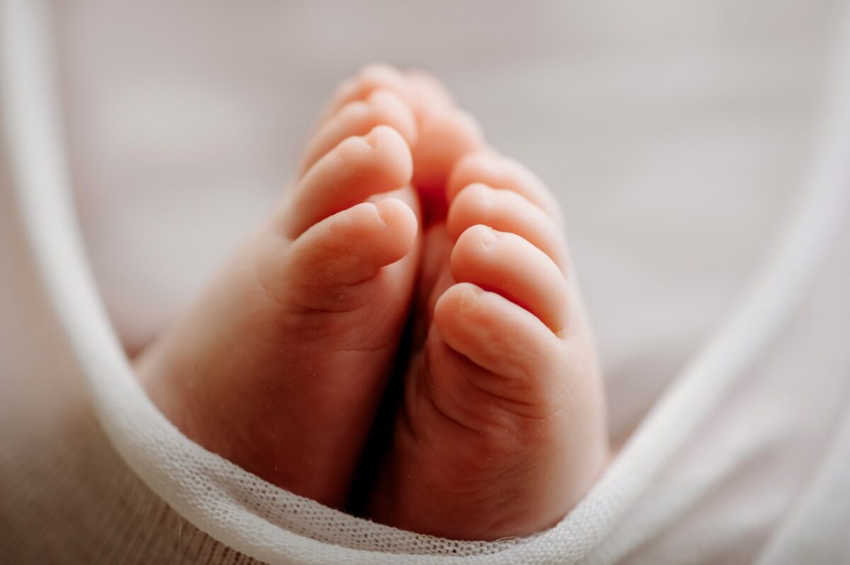 Newborn detail shot feet and toes close up Baltimore newborn photographer Maryland