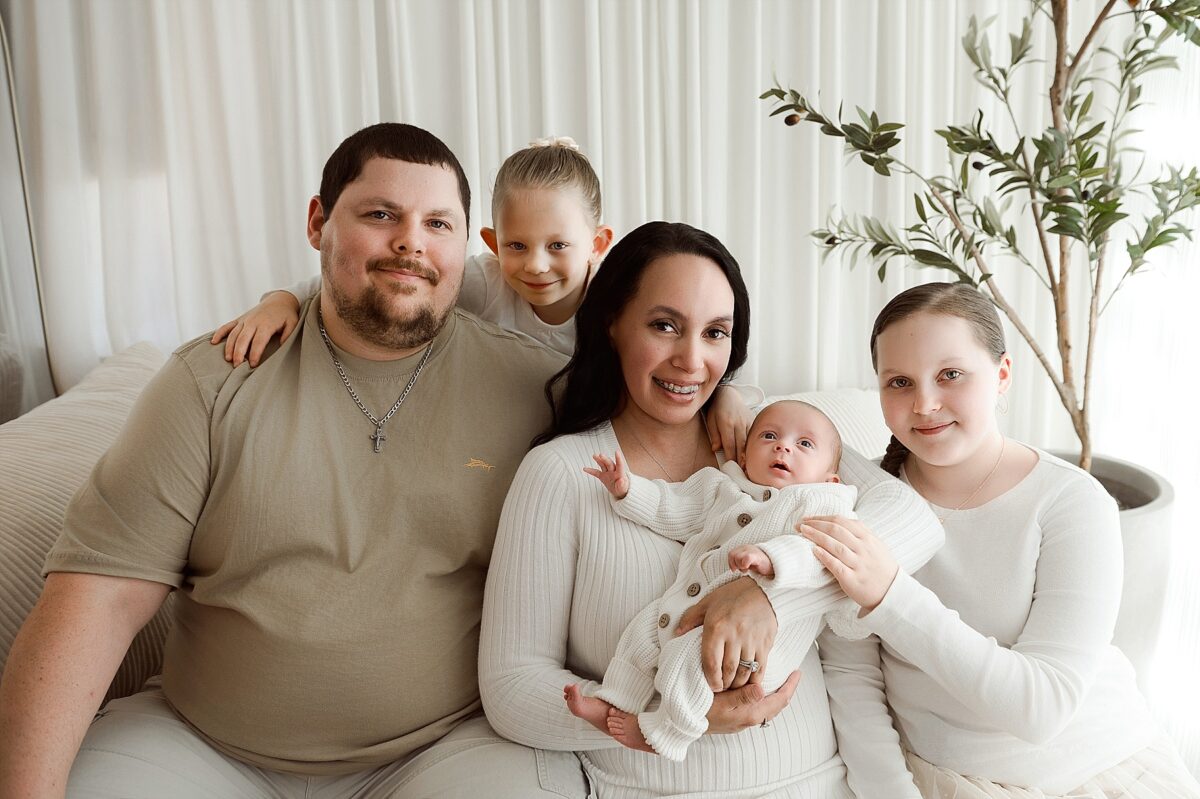 Lifestyle newborn photography Baltimore, maryland family portrait