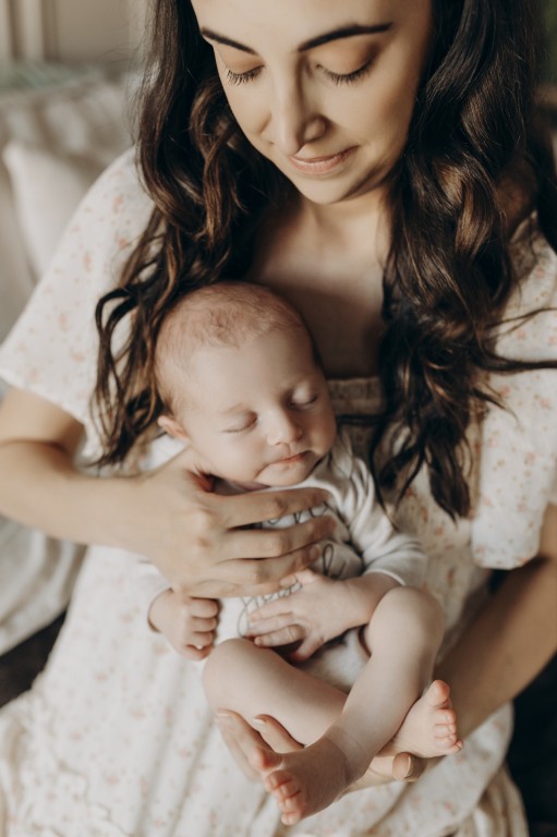 Lifestyle newborn photography in Maryland